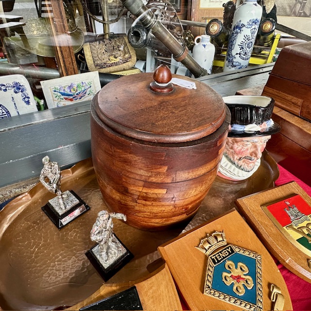 Ref: 3866 - WW1 RFC Prop Hub Trench Art Tobacco Jar.